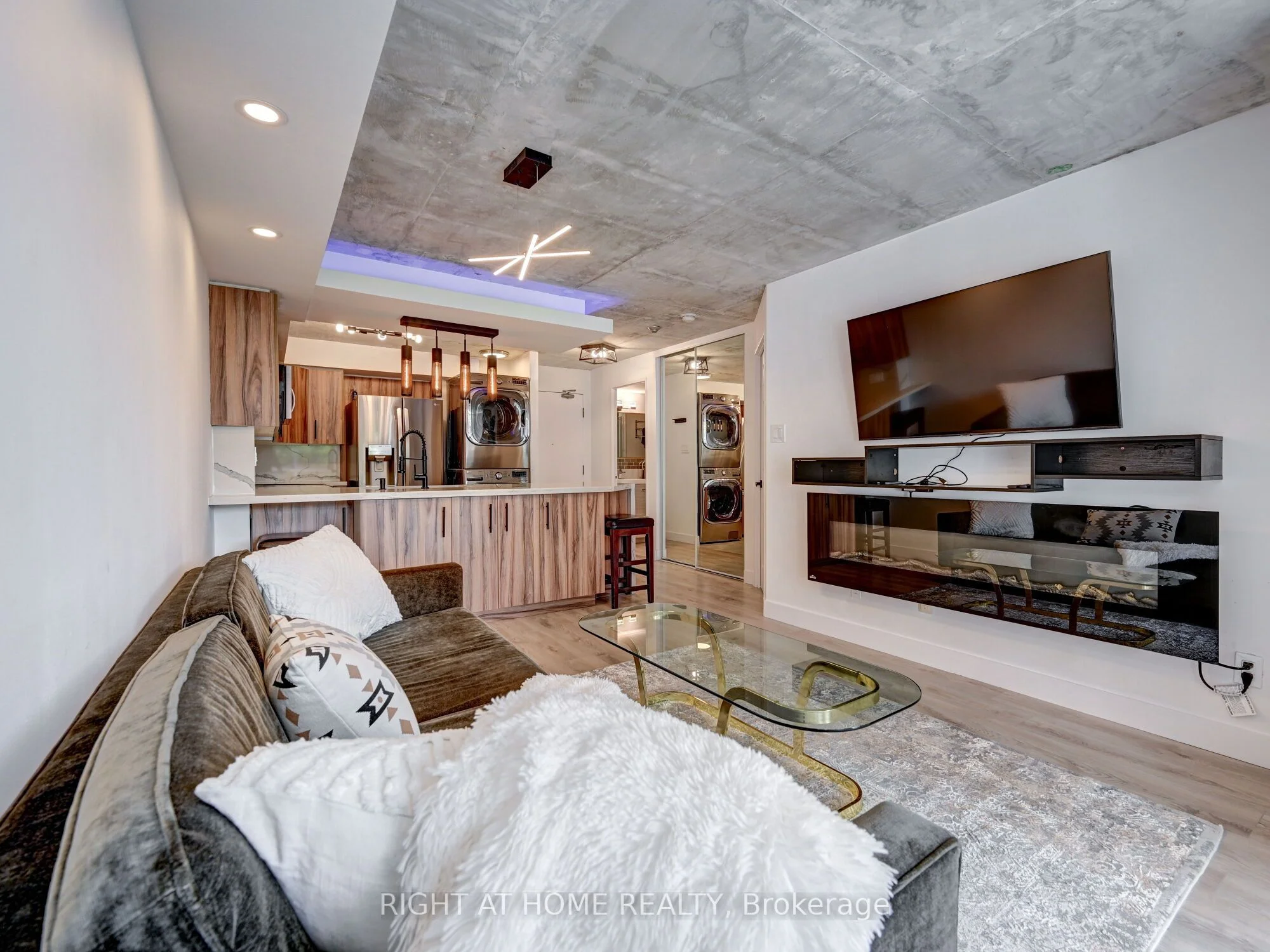 801 King Street W 525, Toronto C01, On M5v 3c9
