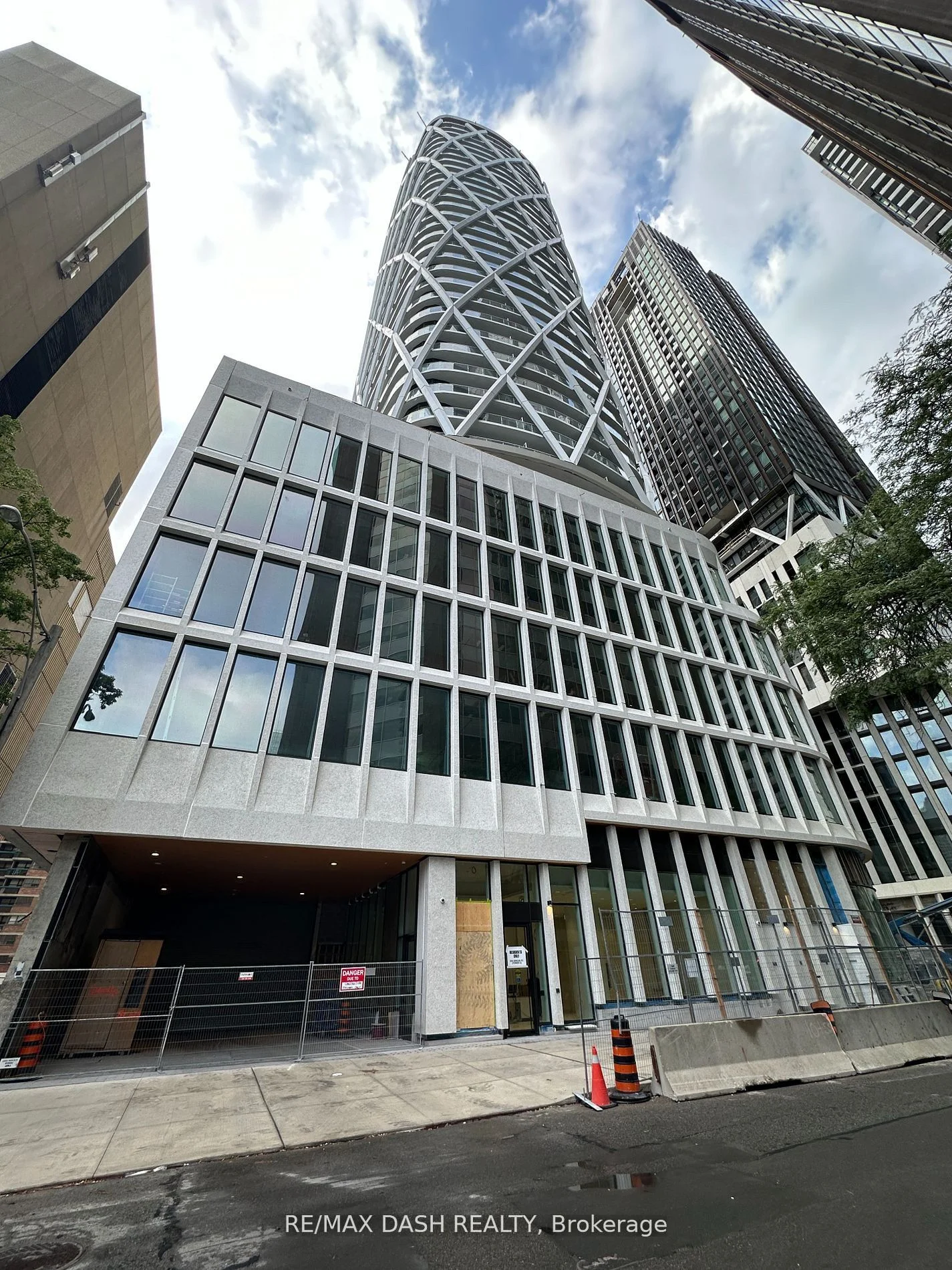 230 Simcoe Street 1627, Toronto C01, On M5t 1t4