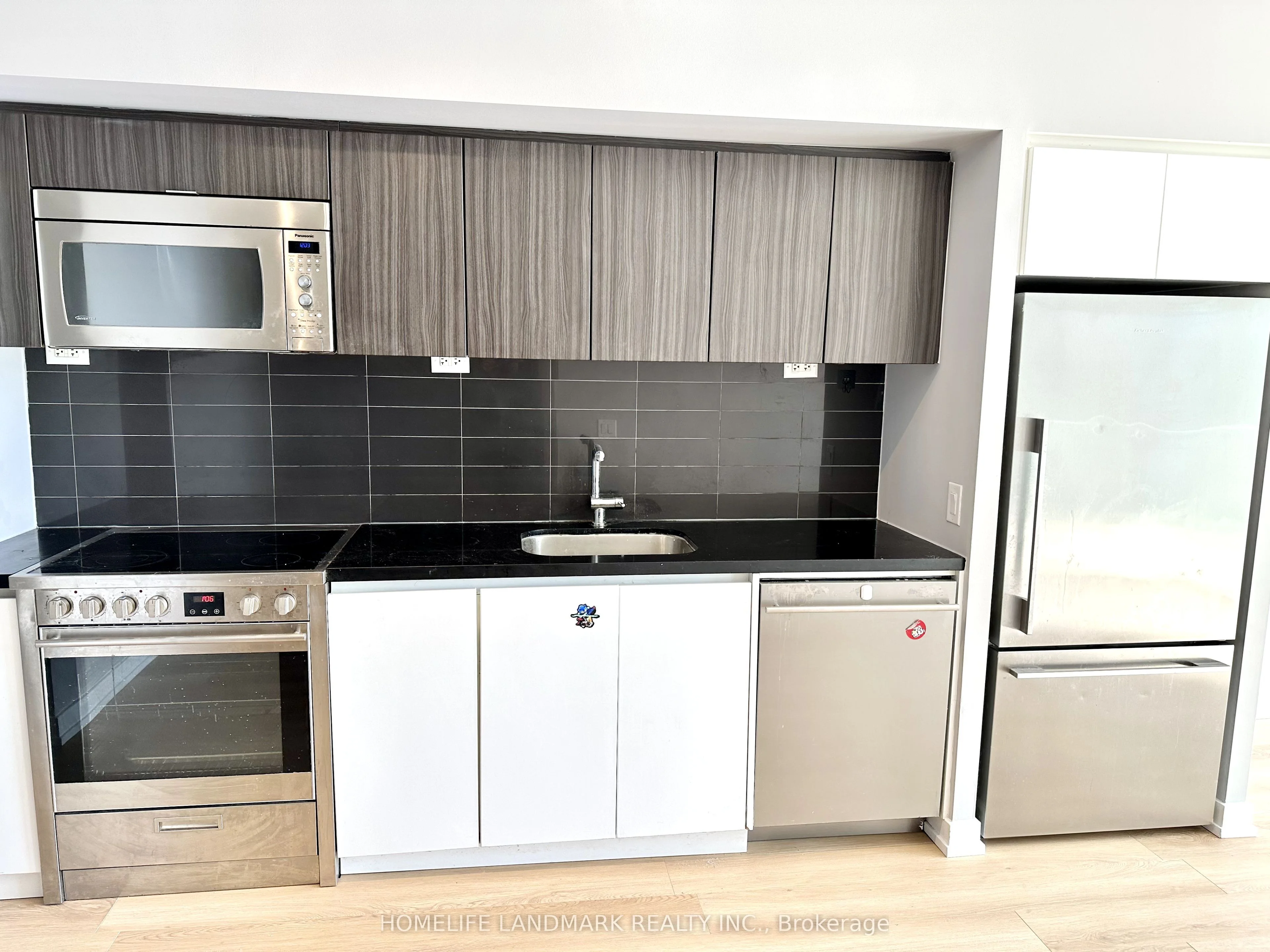 85 Queens Wharf Road 703, Toronto C01, On M5v 0j9