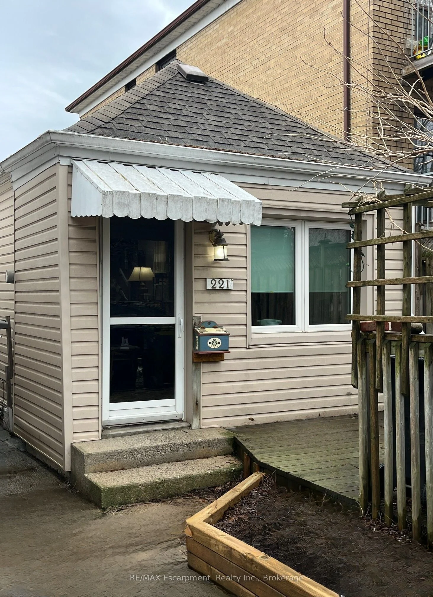 221 Winnett Avenue, Toronto C03, On M6c 3l8