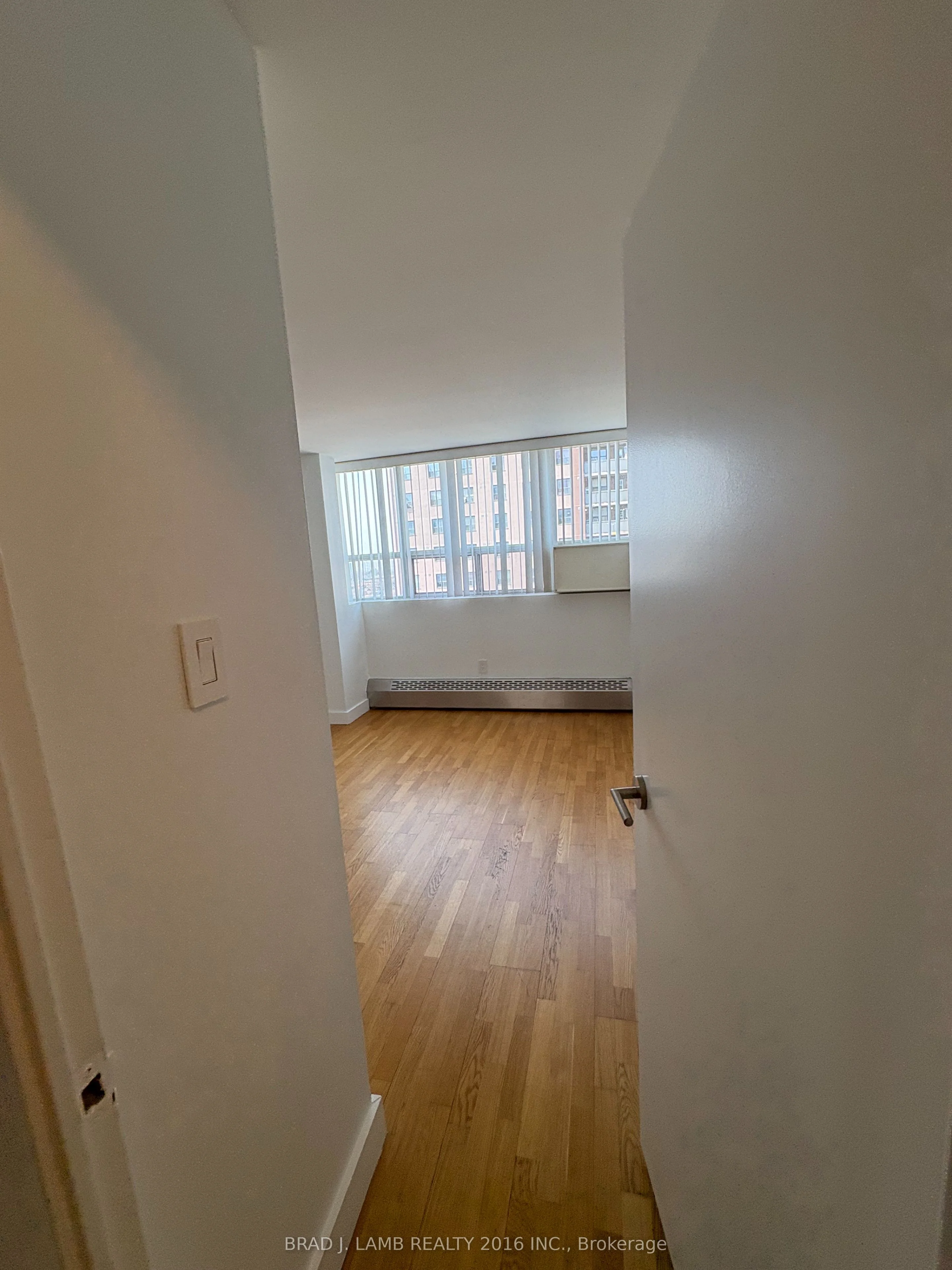 730 St Clarens Avenue W 1505, Toronto W02, ON M6H 4E8