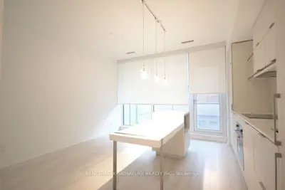 197 Yonge Street 1103, Toronto C08, On M5b 1m4