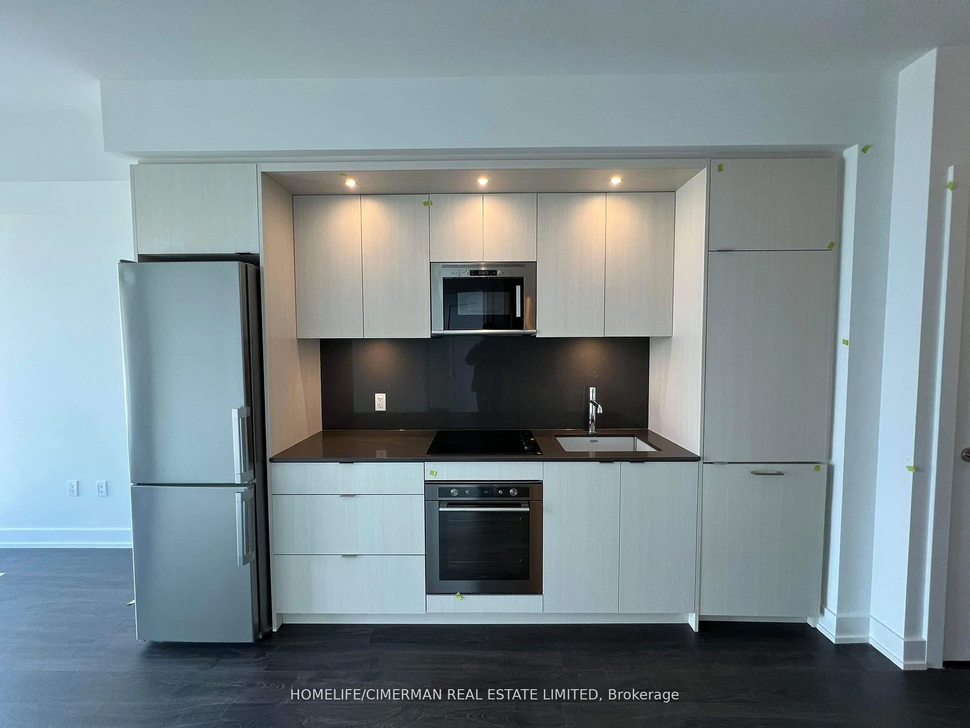 30 Inn On The Park Drive 3707, Toronto C13, ON M3C 0P7