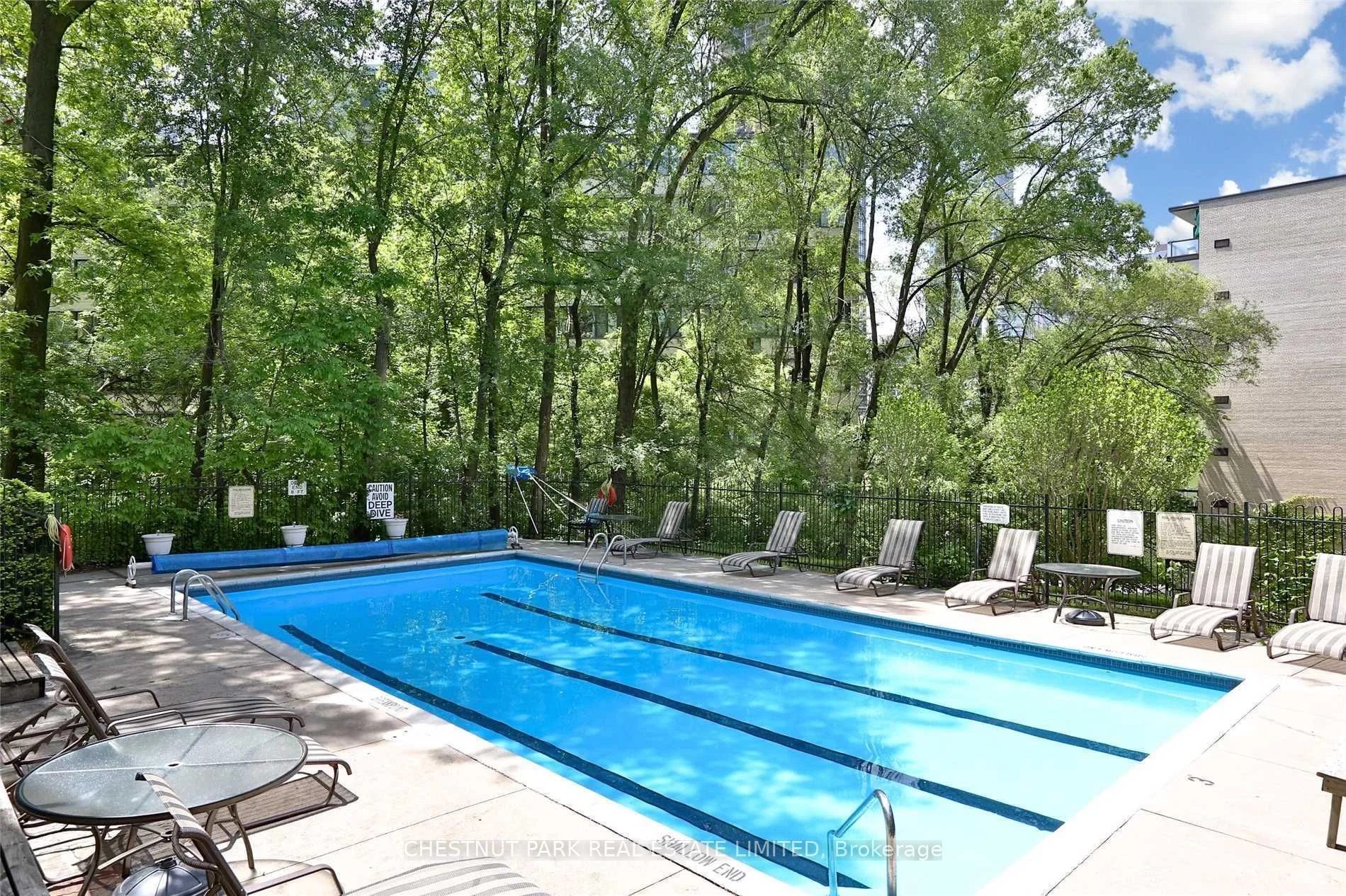 120 Rosedale Valley Road 211, Toronto C09, ON M4W 1P8