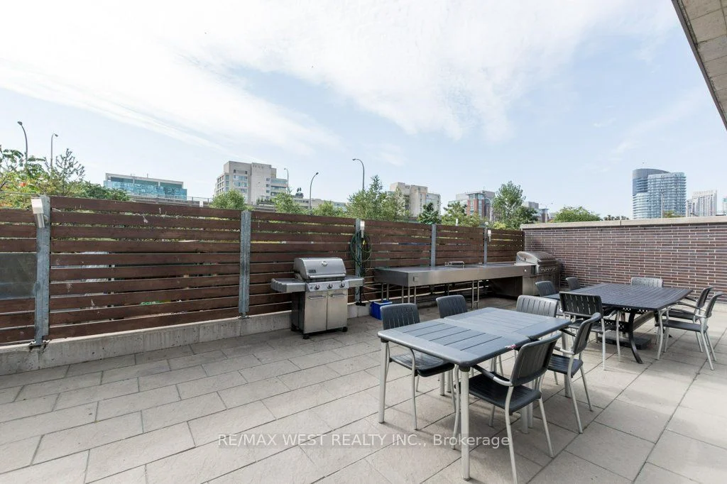 15 Brunel Court 627, Toronto C01, ON M5V 3Y6