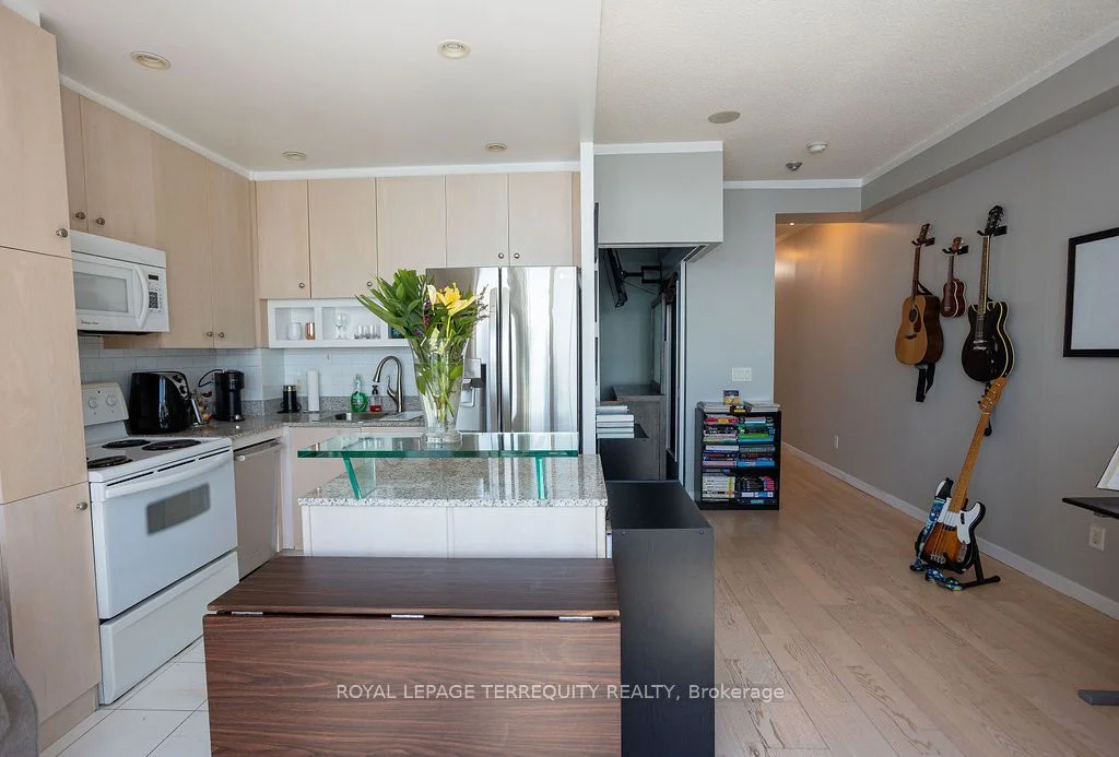 8 York Street 3108, Toronto C01, On M5j 2y2