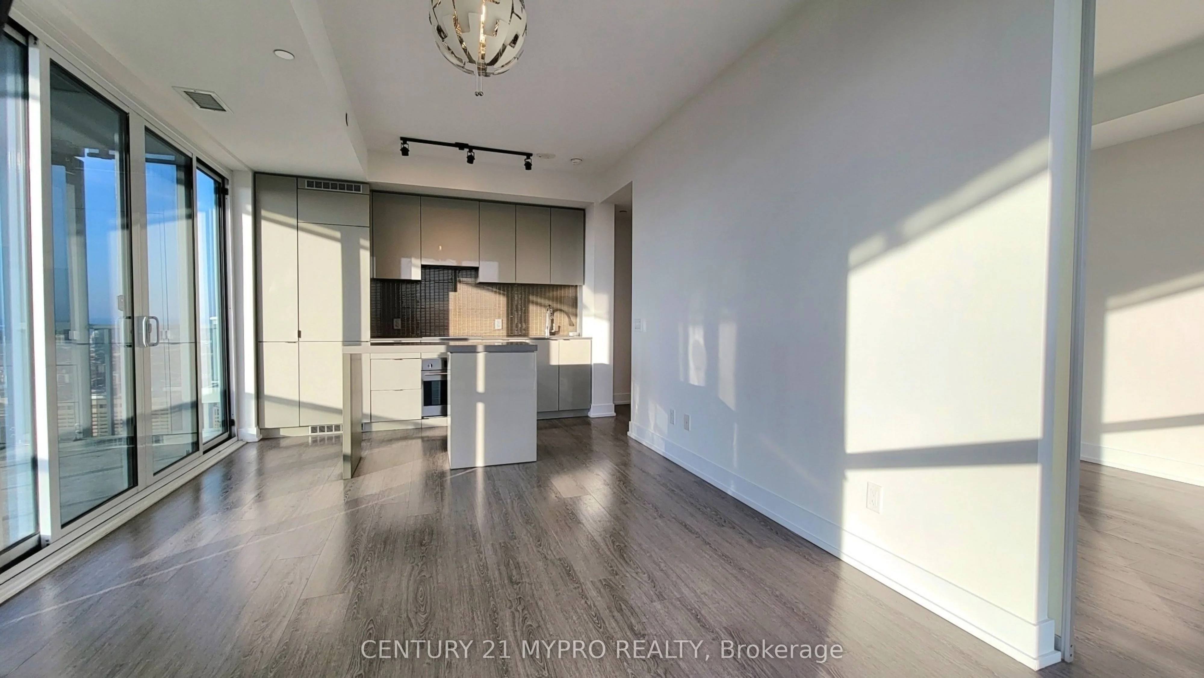 7 Grenville Street 5510, Toronto C01, On M4y 0e9