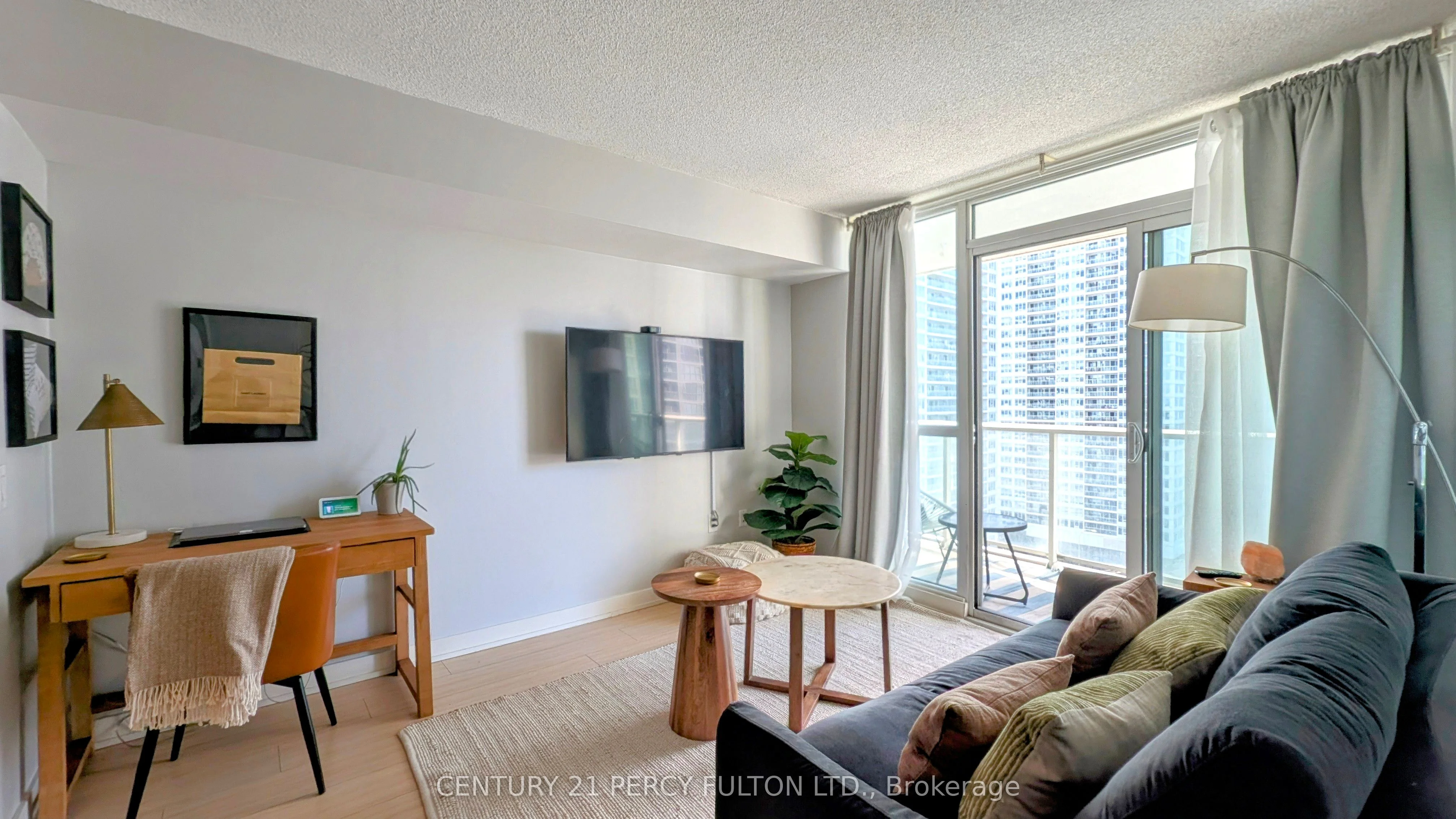 75 Queens Wharf Road 1810, Toronto C01, On M5v 0j8