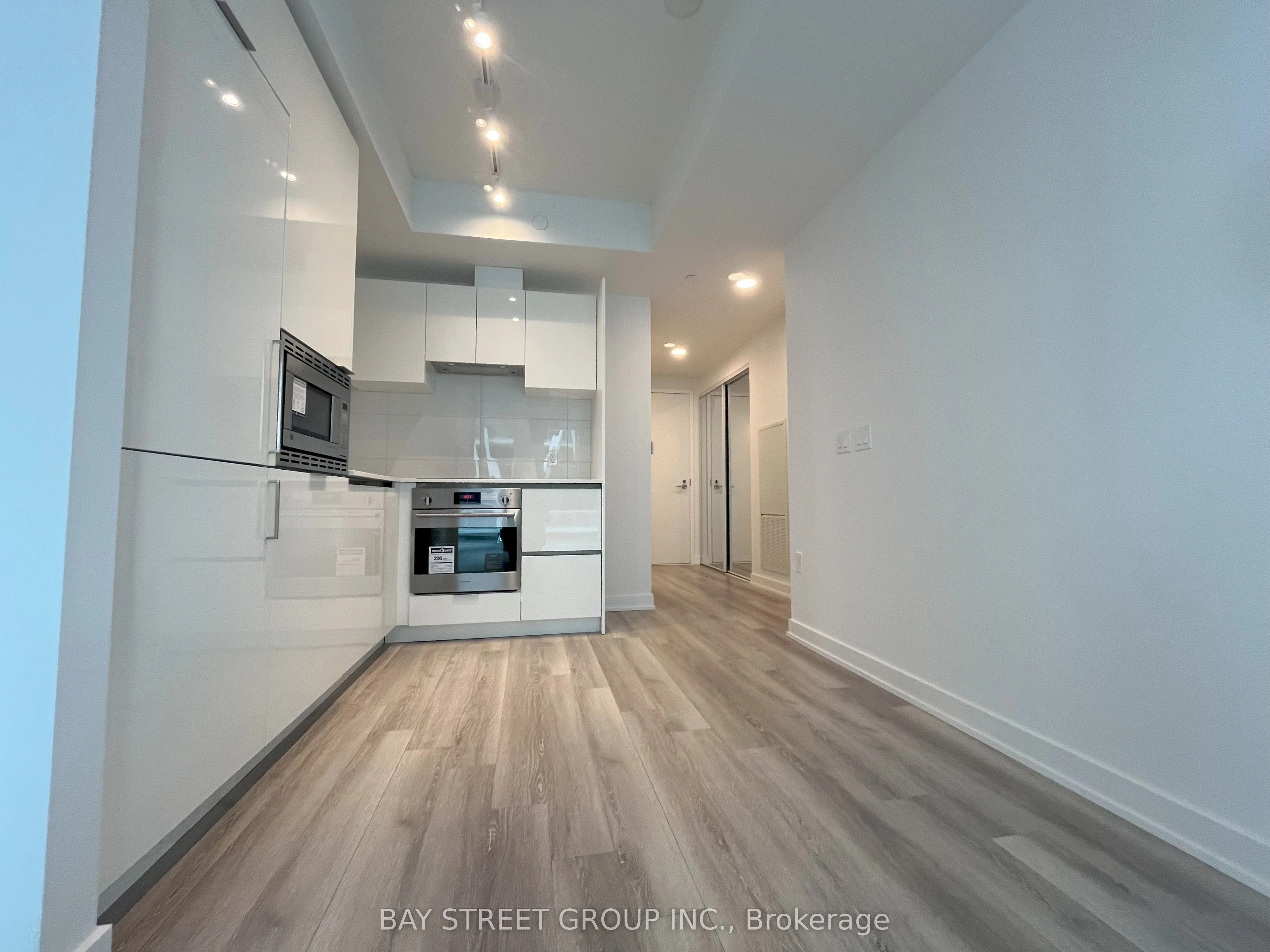 238 Simcoe Street 2005, Toronto C01, ON M5T 0G7
