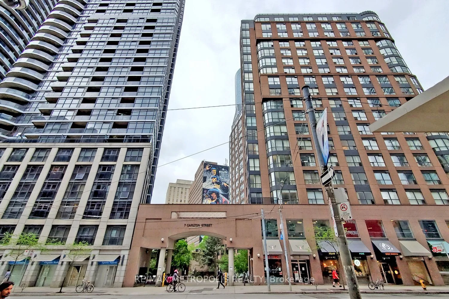 7 Carlton Street 711, Toronto C08, On M5b 2m3
