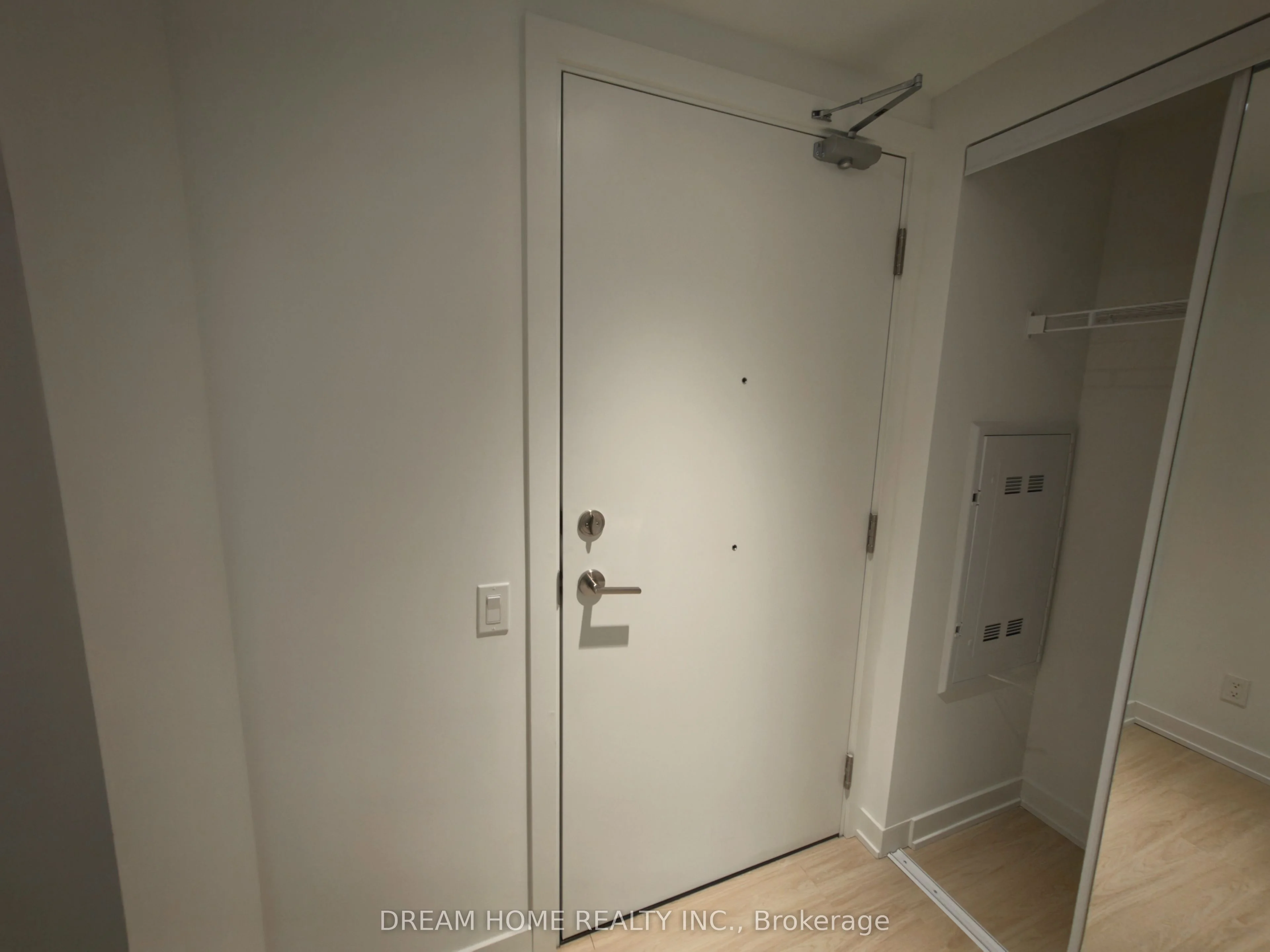 8 Wellesley Street W 1812, Toronto C01, ON M4Y 0J5