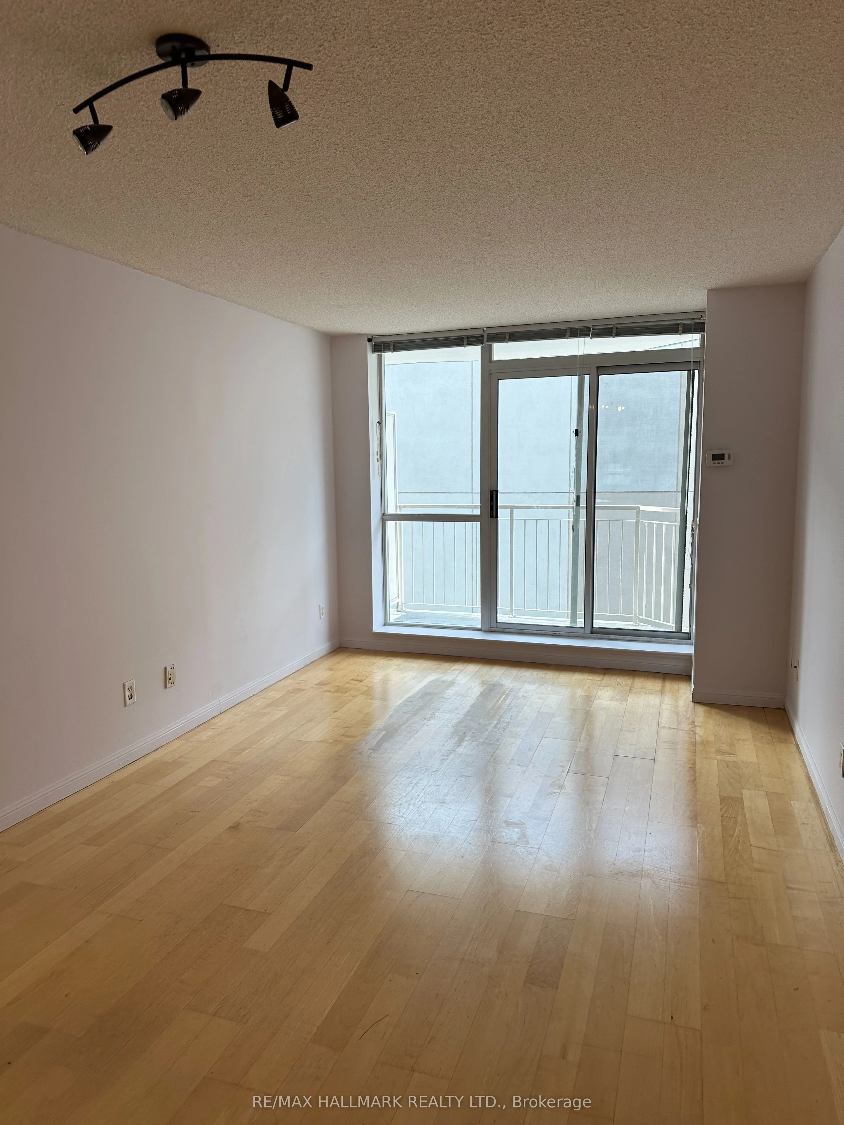 18 Stafford Street 809, Toronto C01, On M5v 3w4