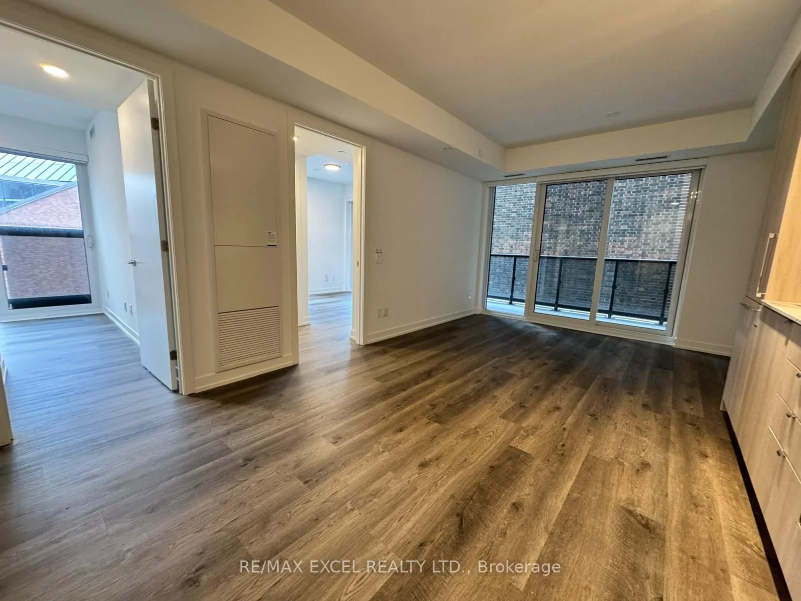 771 Yonge Street 708, Toronto C02, On M4w 2g4