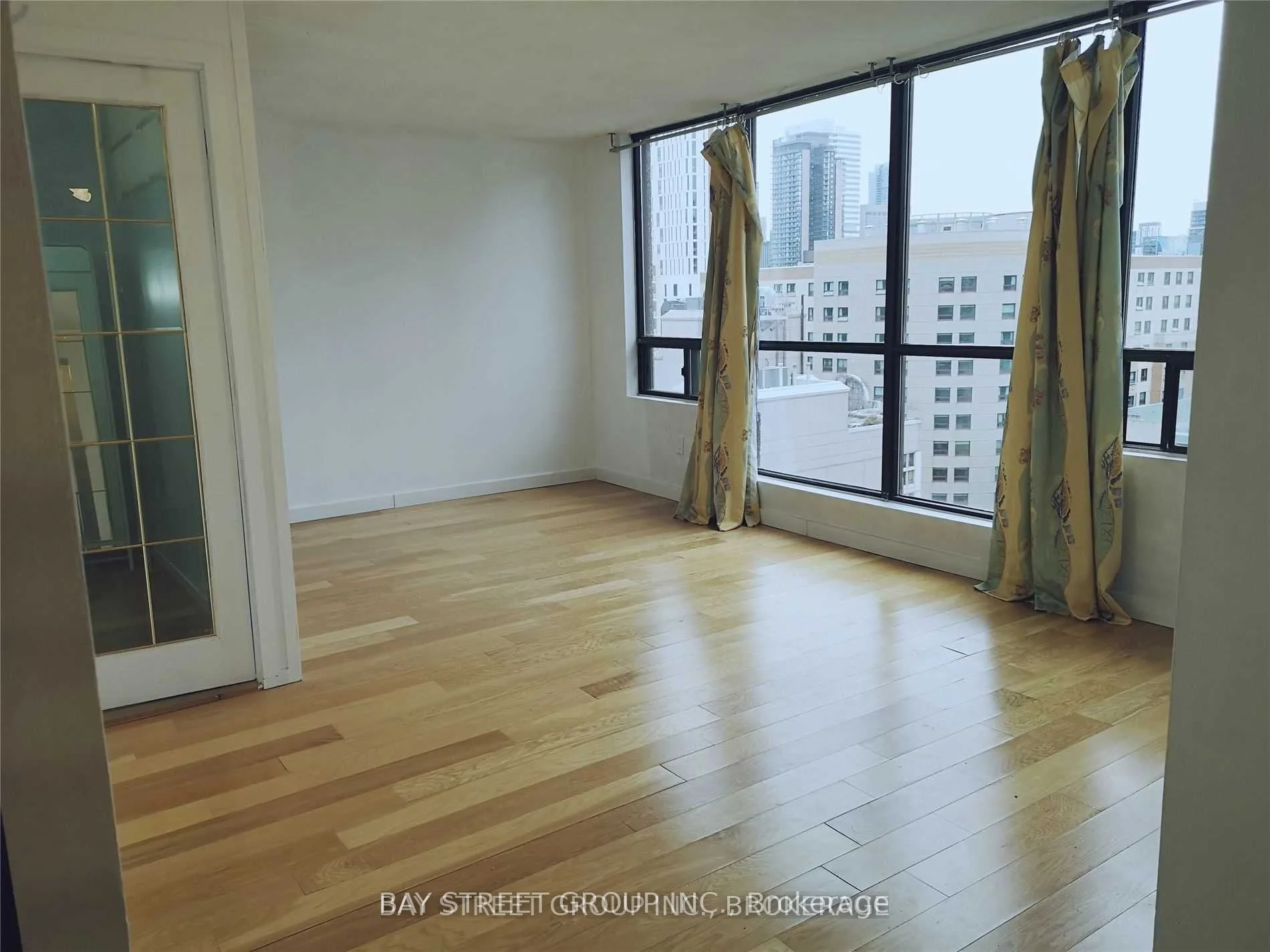 117 Gerrard Street E Ph 01, Toronto C08, ON M5B 2L4