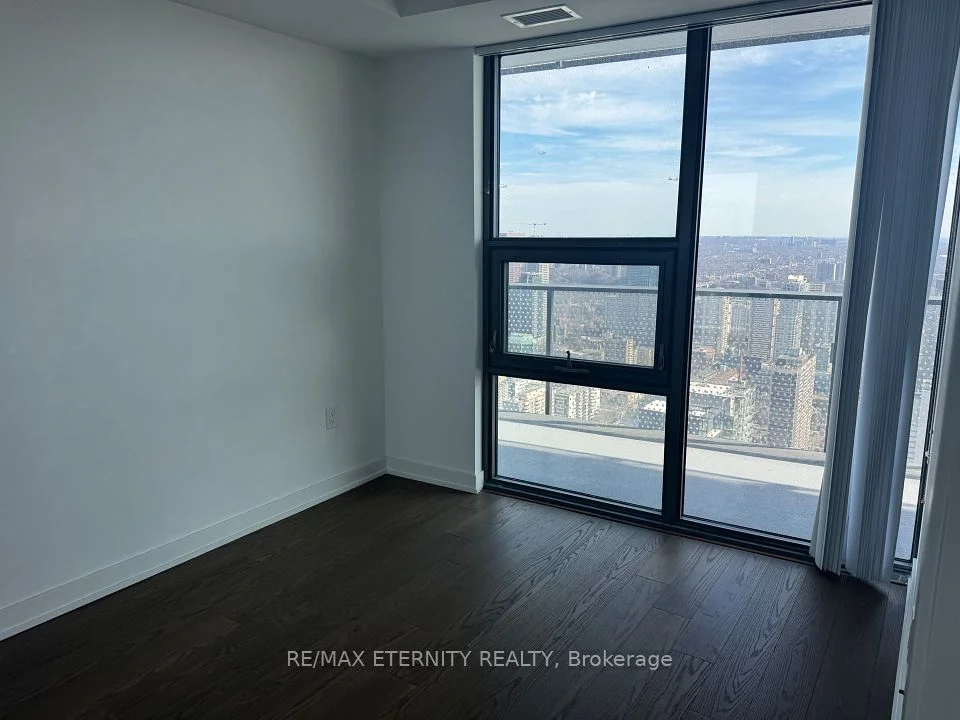 11 Wellesley Street W 5601, Toronto C01, ON M4Y 1E8