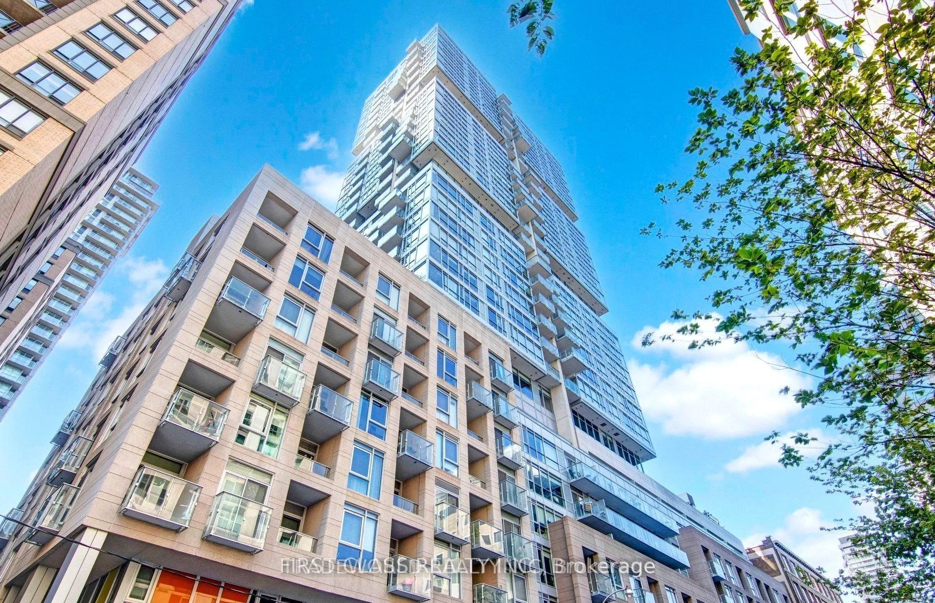 199 Richmond Street W 2402, Toronto C01, On M5v 0h4