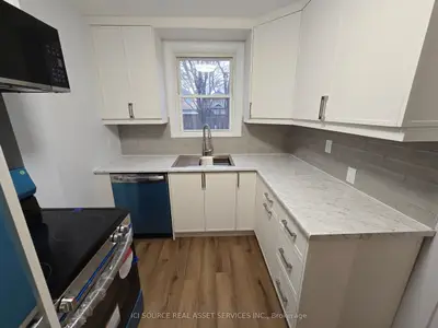 922 Eglinton Avenue E, Toronto C11, On M4g 2l3