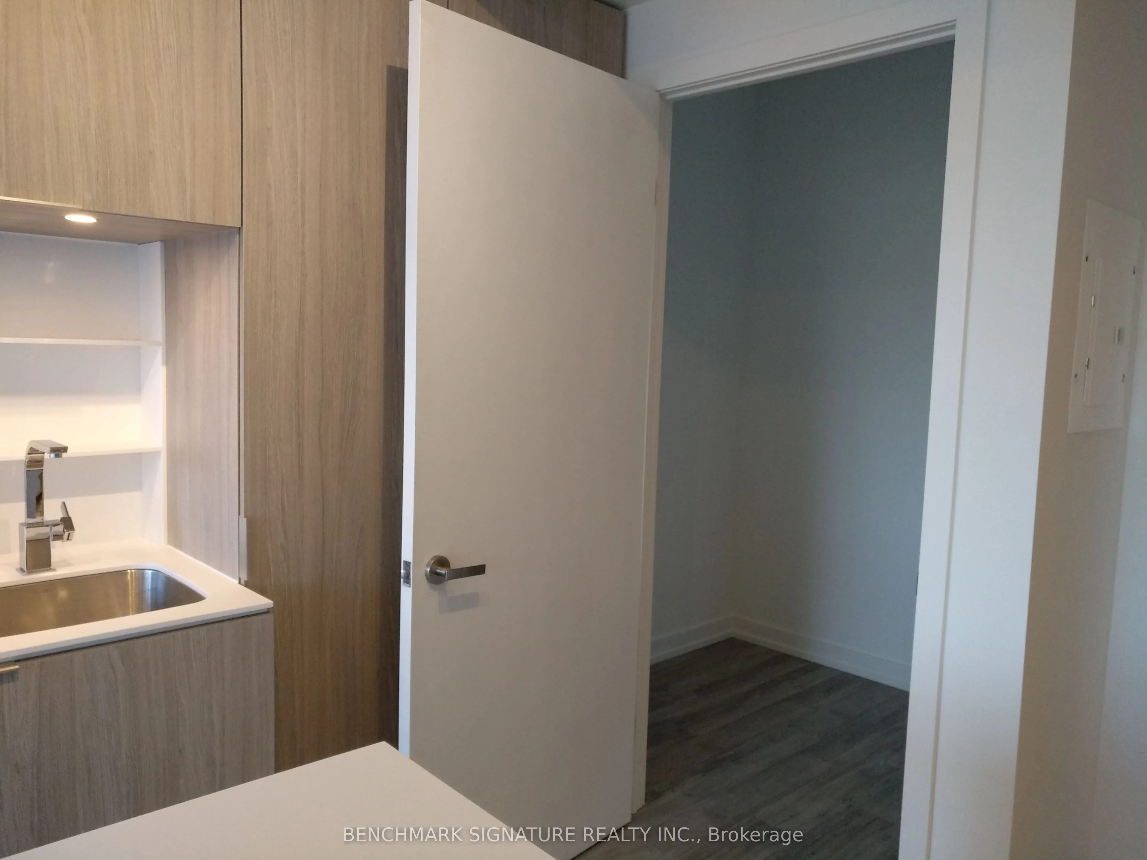 77 Shuter Street 712, Toronto C08, ON M5B 0B8