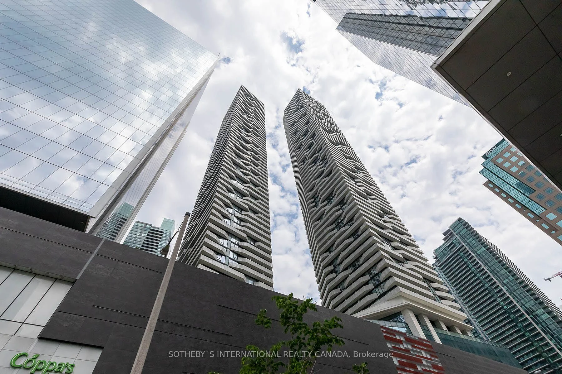 100 Harbour Street 6003, Toronto C01, On M5j 2t5