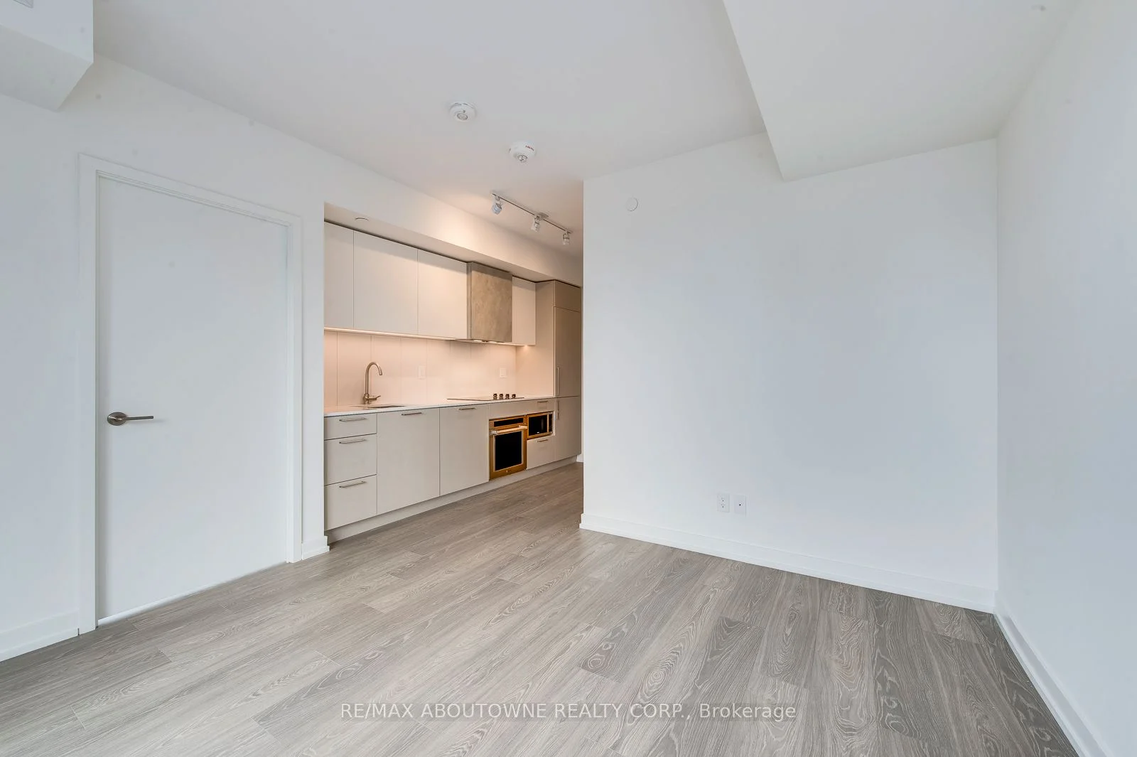 19 Western Battery Road 1917, Toronto C01, ON M6K 3S4