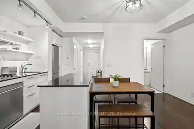 14 York Street 1902, Toronto C01, On M5j 0b1