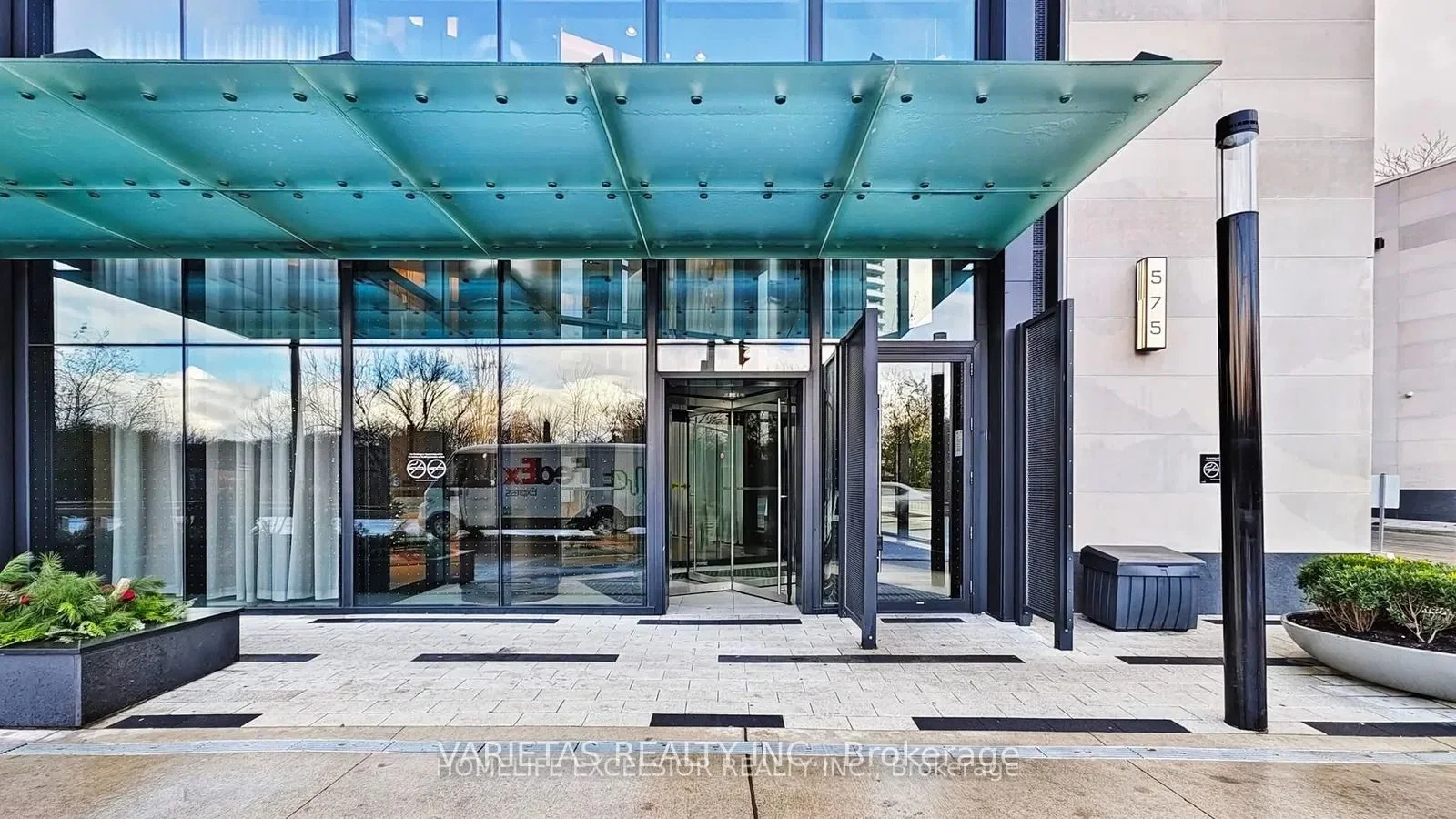 575 Bloor Street E 2807, Toronto C08, On M4w 0b2