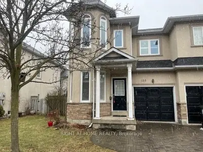 133 Barber Greene Road, Toronto C13, On M3c 3y5