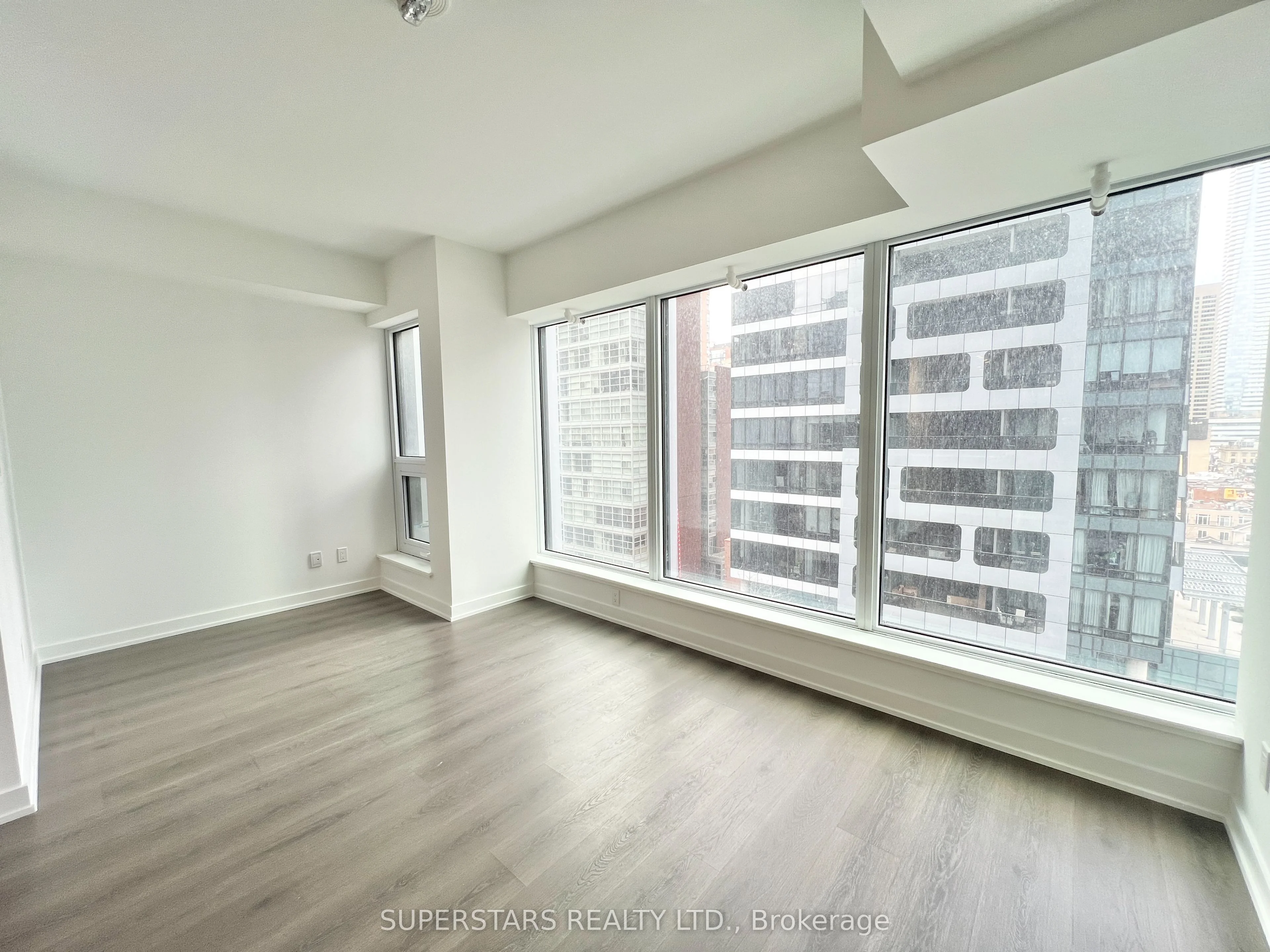 8 Wellesley Street W 1107, Toronto C01, ON M4Y 0J5