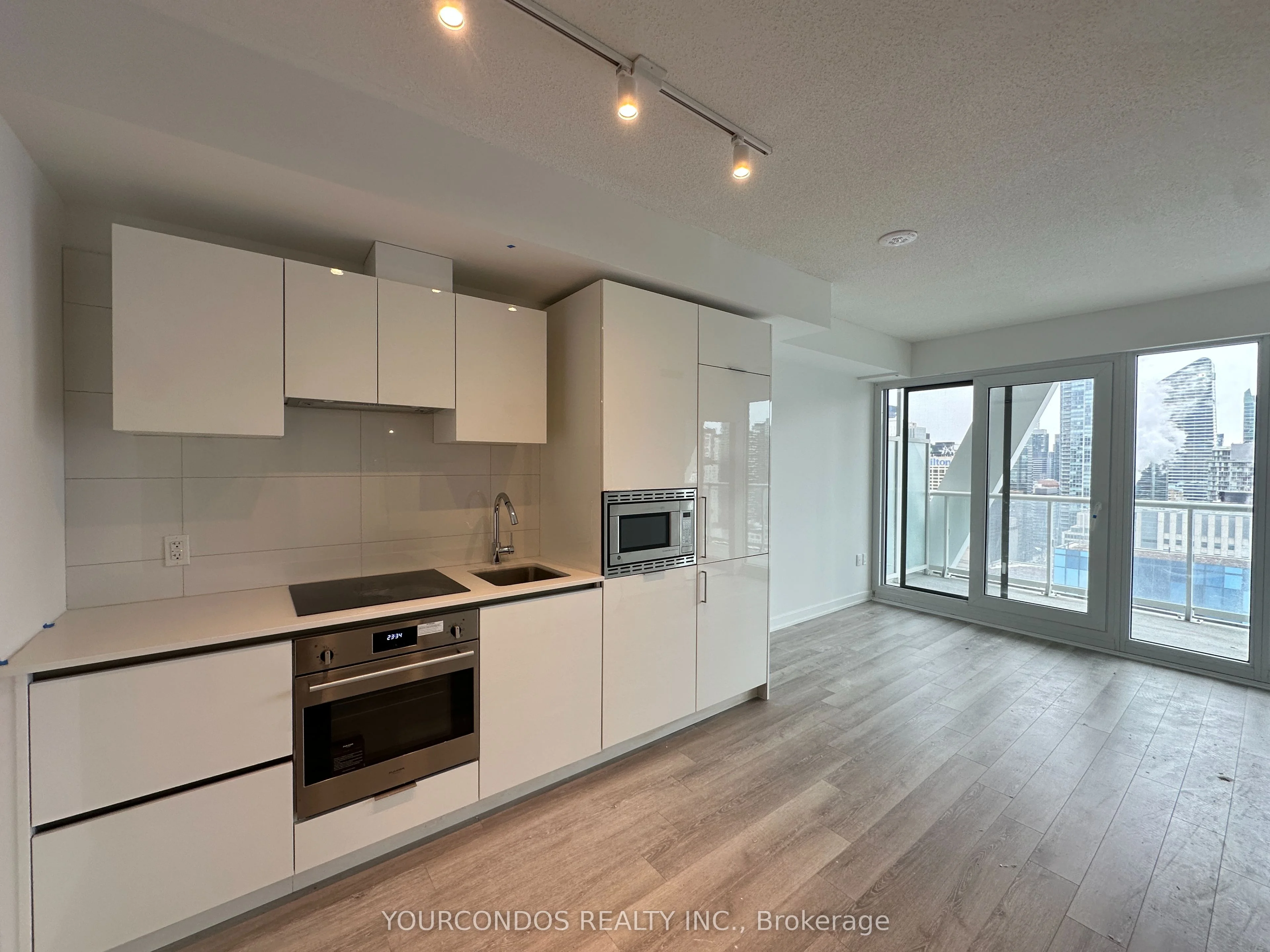 230 Simcoe Street 2817, Toronto C01, ON M5T 0G7