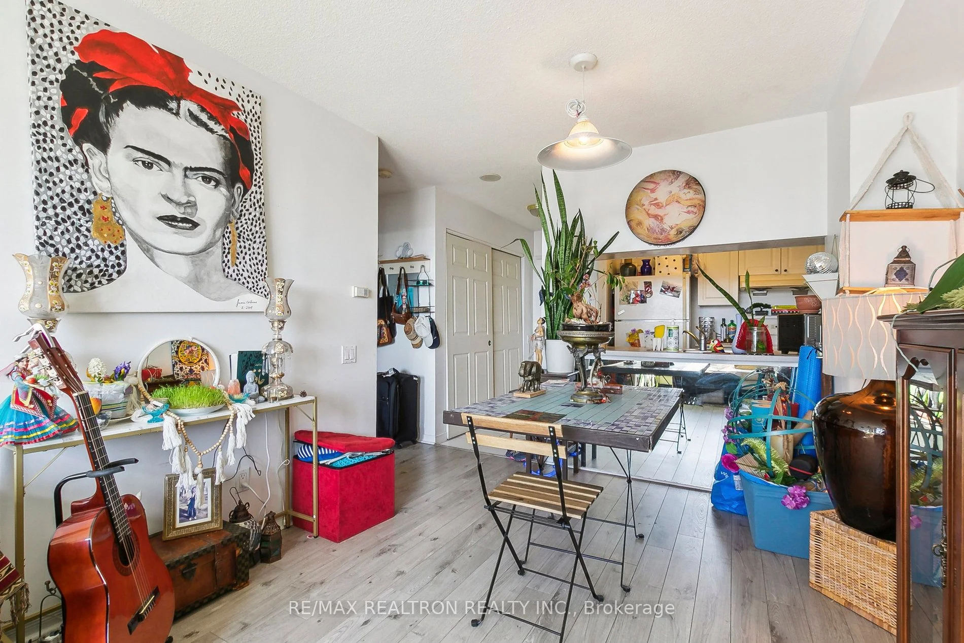 8 Hillcrest Avenue 3002, Toronto C14, ON M2N 6Y6