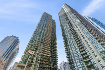 33 Bay Street 2201, Toronto C01, On M5j 2z3