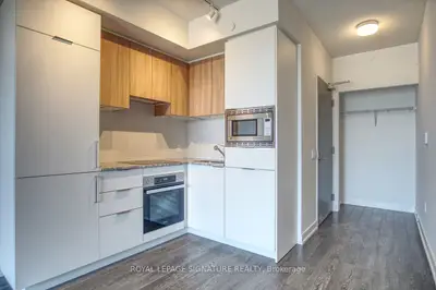 50 O'neill Road 2305, Toronto C13, On M3c 0r1