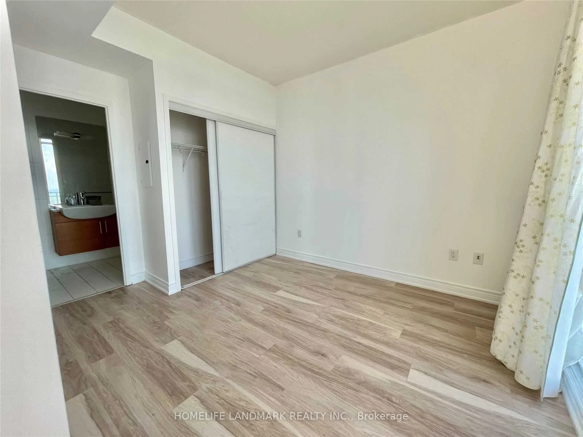 25 capreol Court 3009, Toronto C01, ON M5V 3Z7