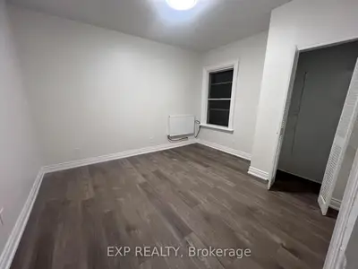 Att/Row/Townhouse in Toronto