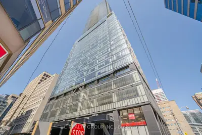488 University Avenue 2208, Toronto C01, On M5g 0c1
