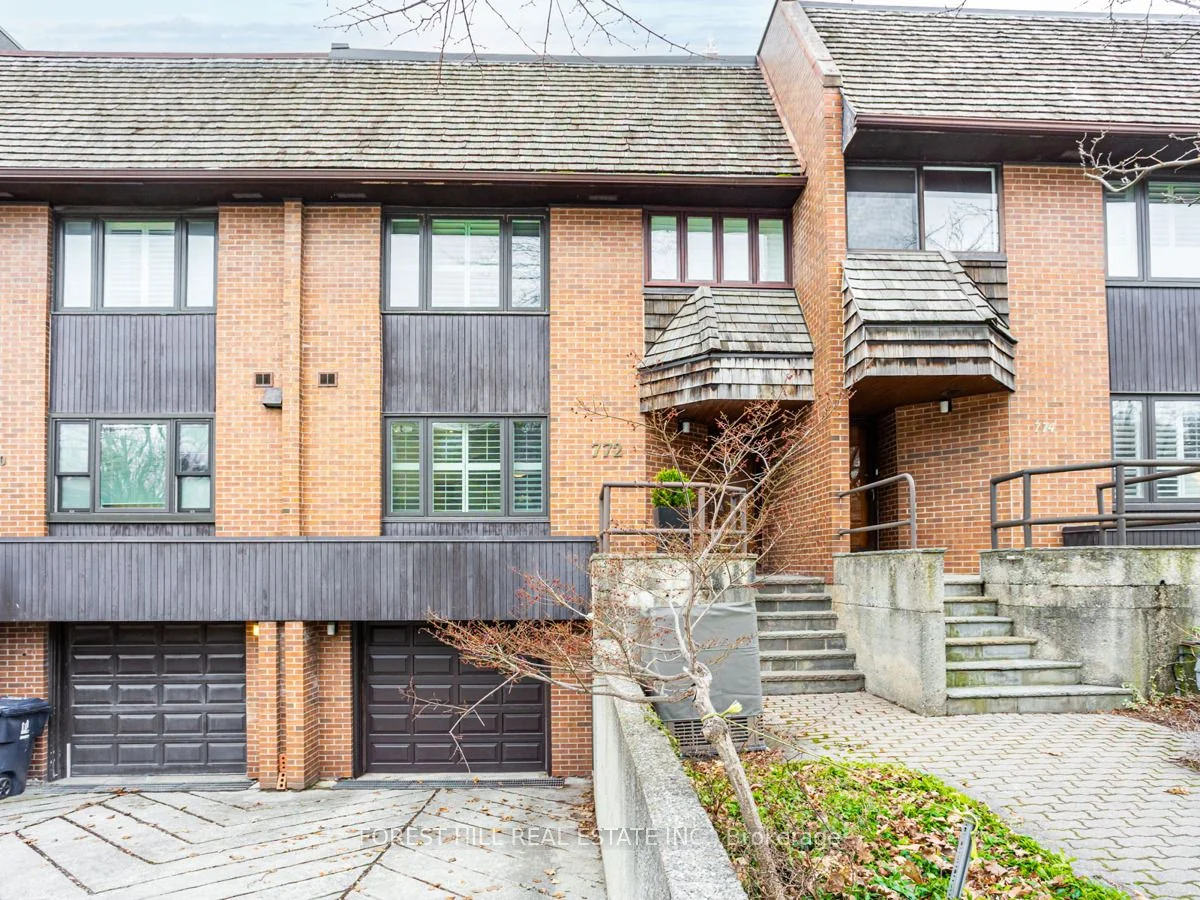 Att/Row/Townhouse in Toronto