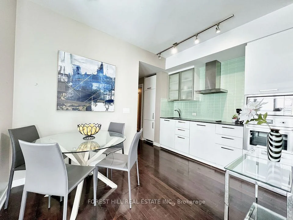 14 York Street 6005, Toronto C01, On M5j 2z2