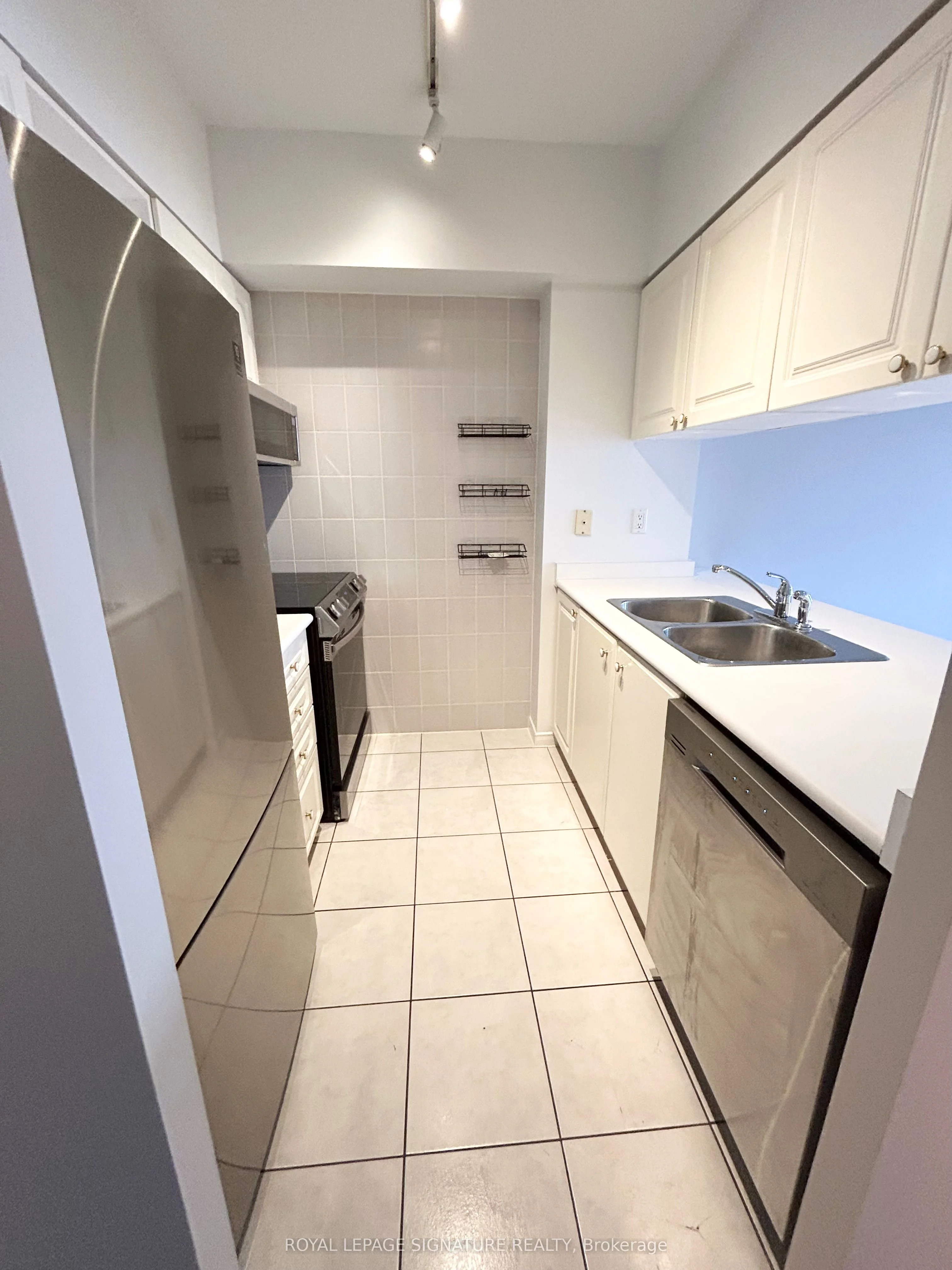 889 Bay Street 712, Toronto C01, ON M5S 3K5