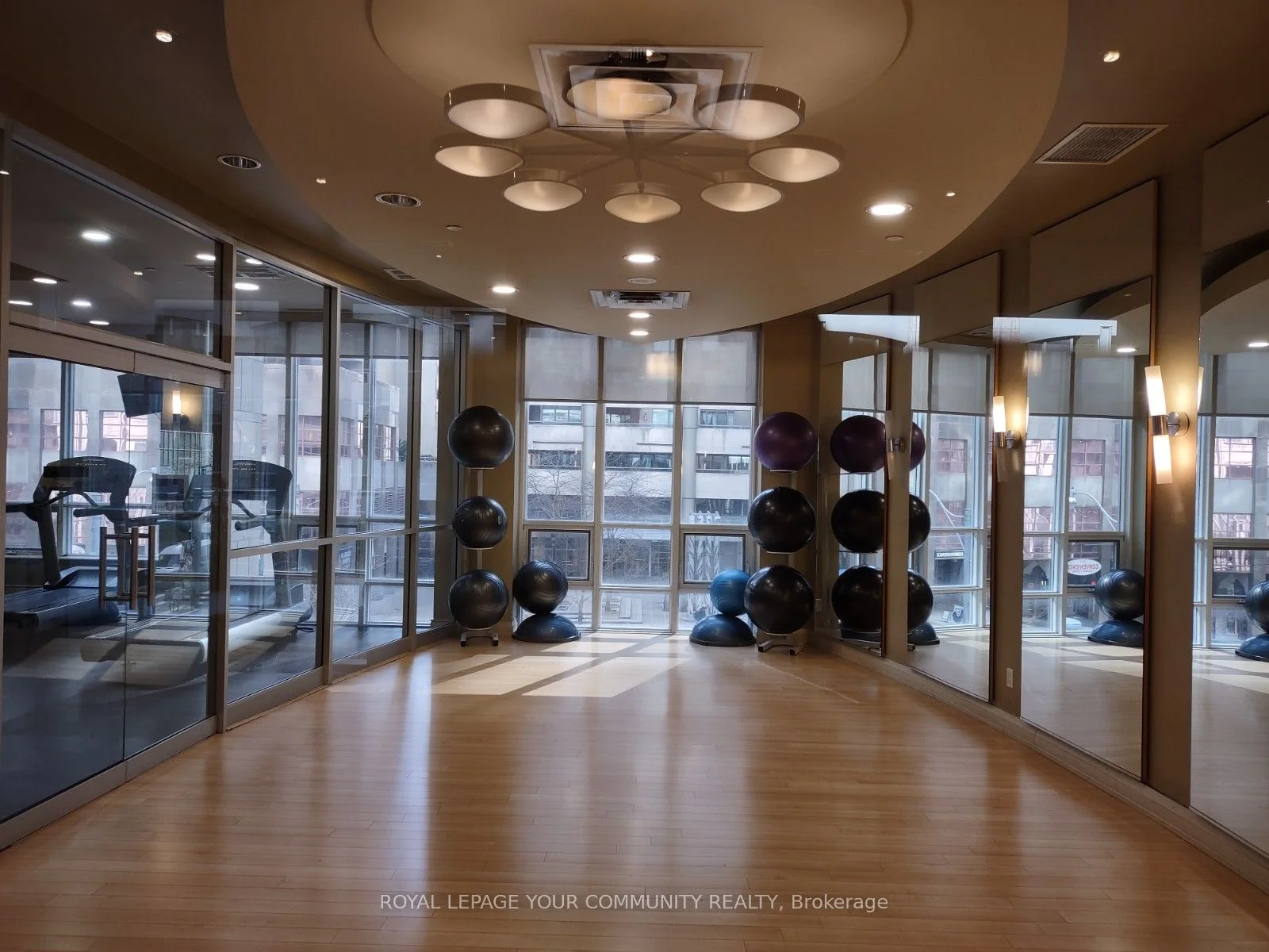 763 Bay Street 2715, Toronto C01, ON M5G 2R3
