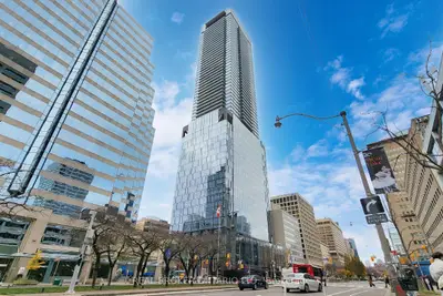 488 University Avenue N 2701, Toronto C01, On M5g 0c1