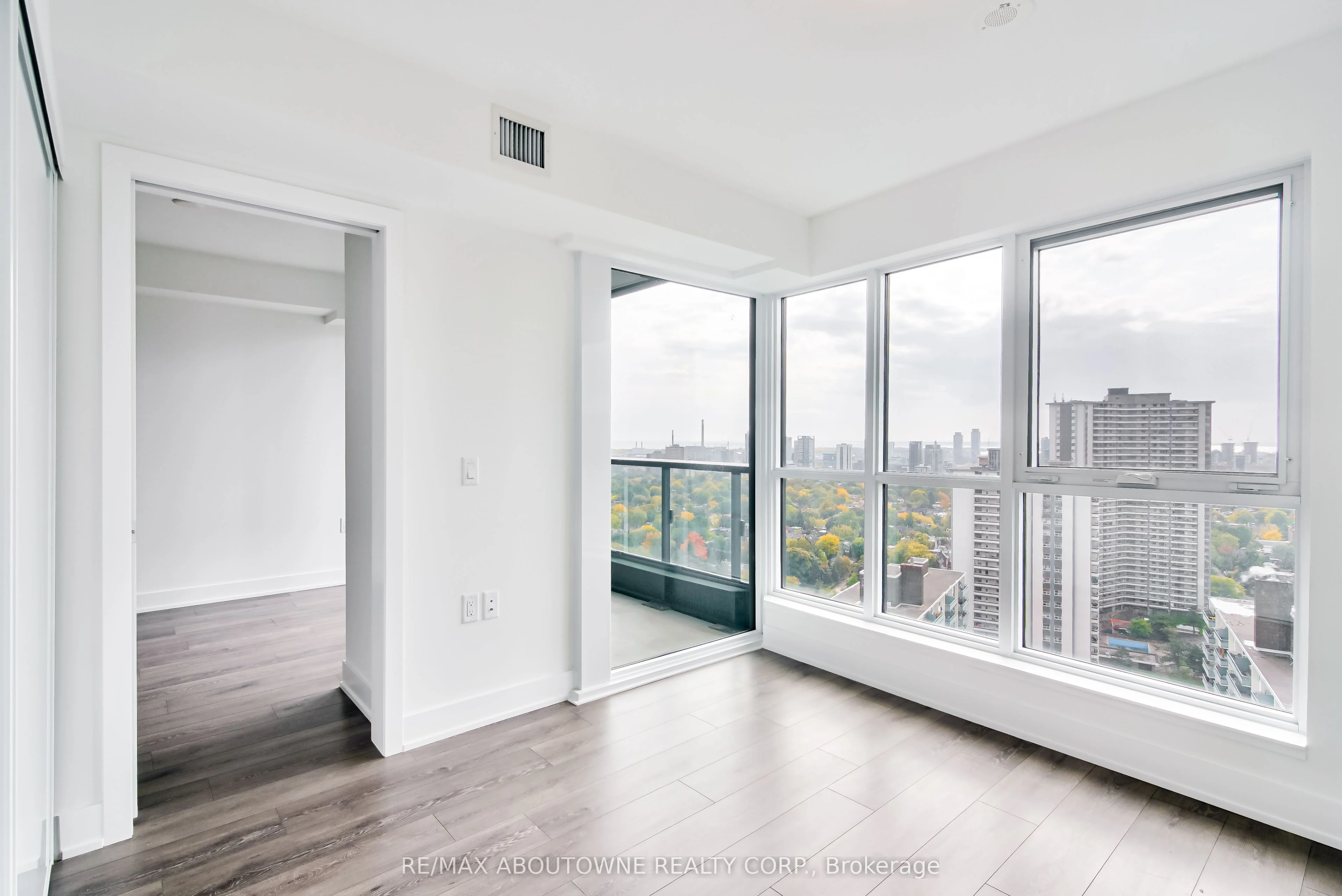 585 Bloor Street E 2321, Toronto C08, ON M4X 1J8