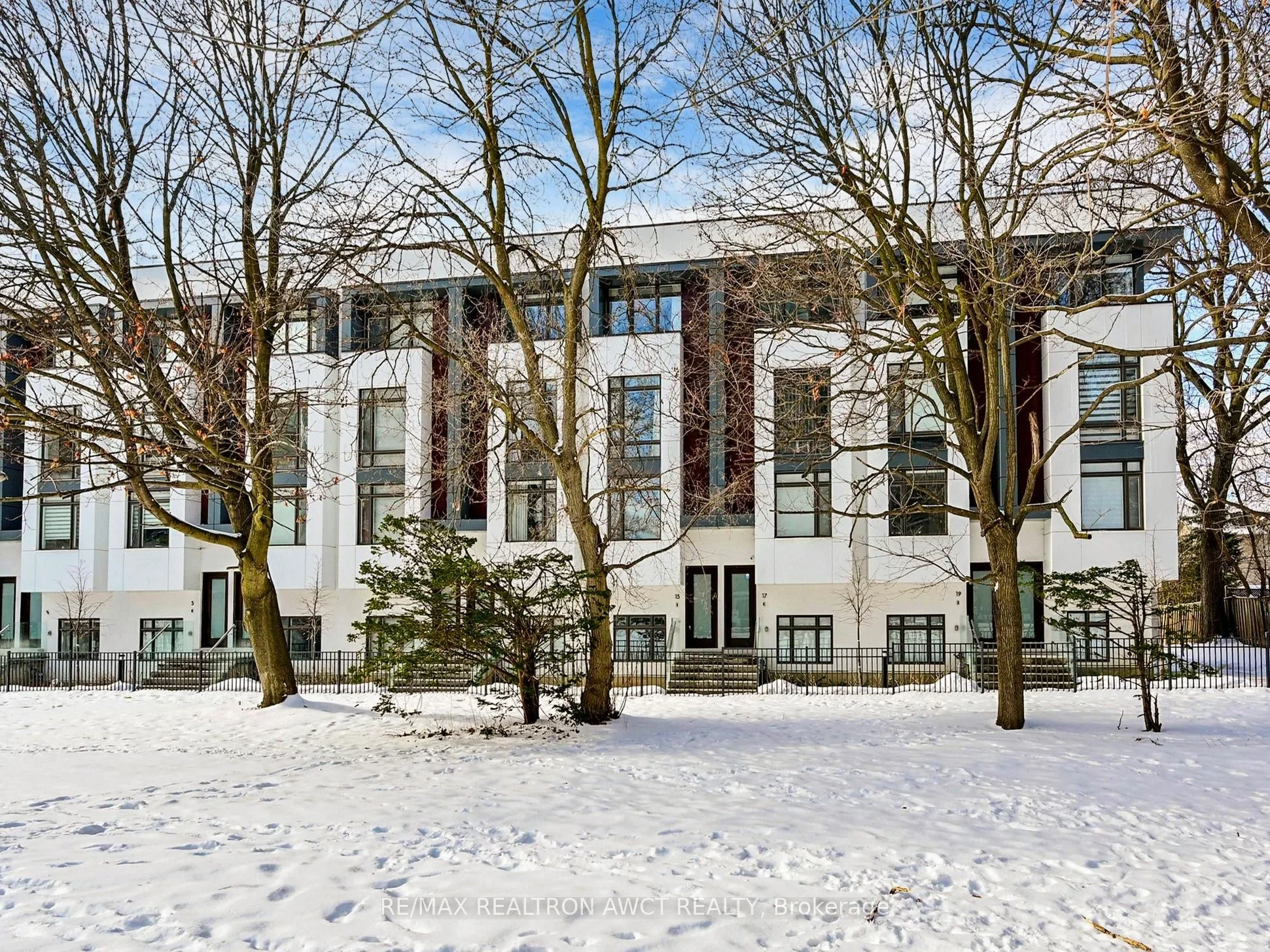 Att/Row/Townhouse in Toronto