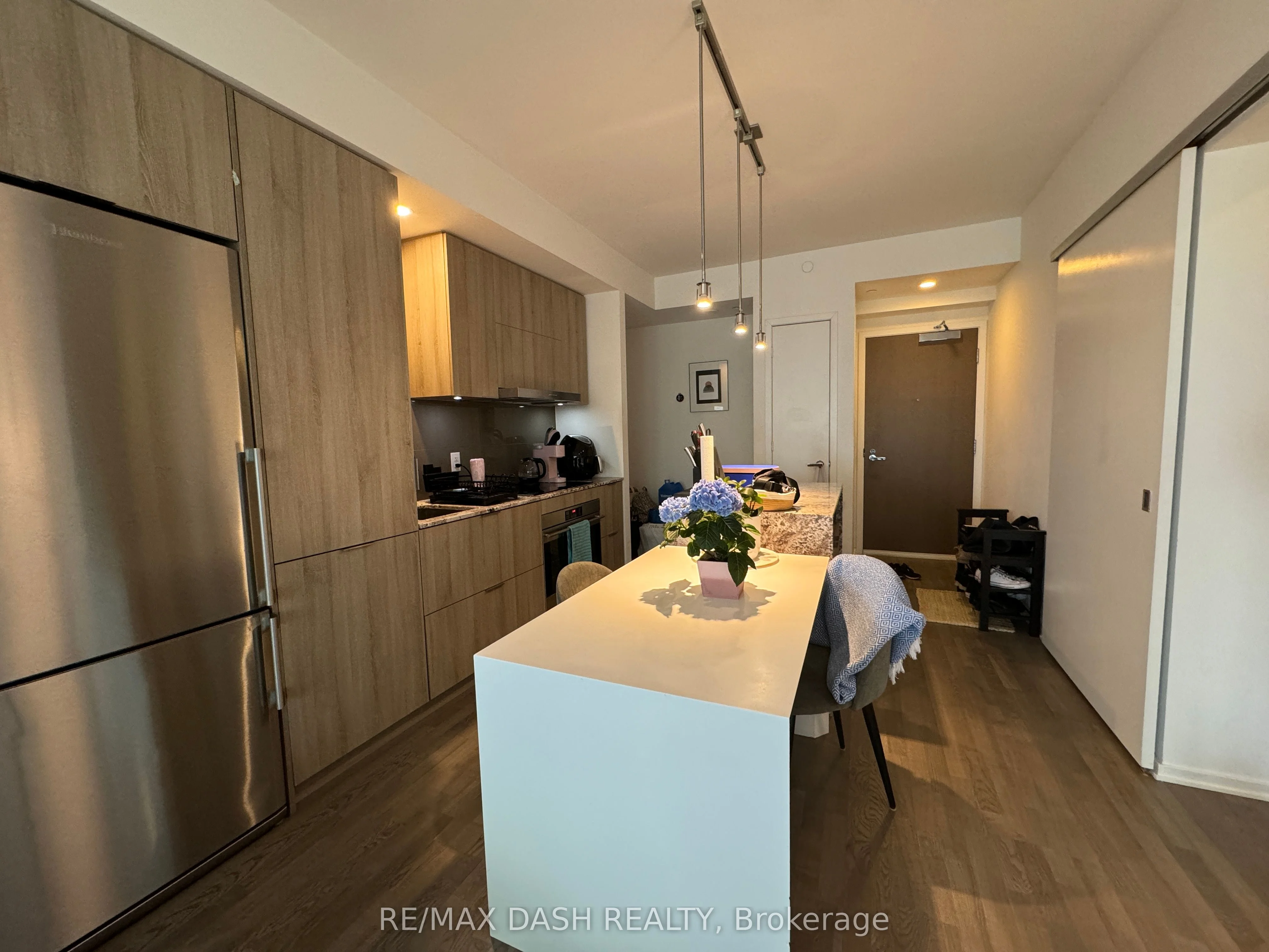 1 Bloor Street E 2111, Toronto C08, On M4w 1a9