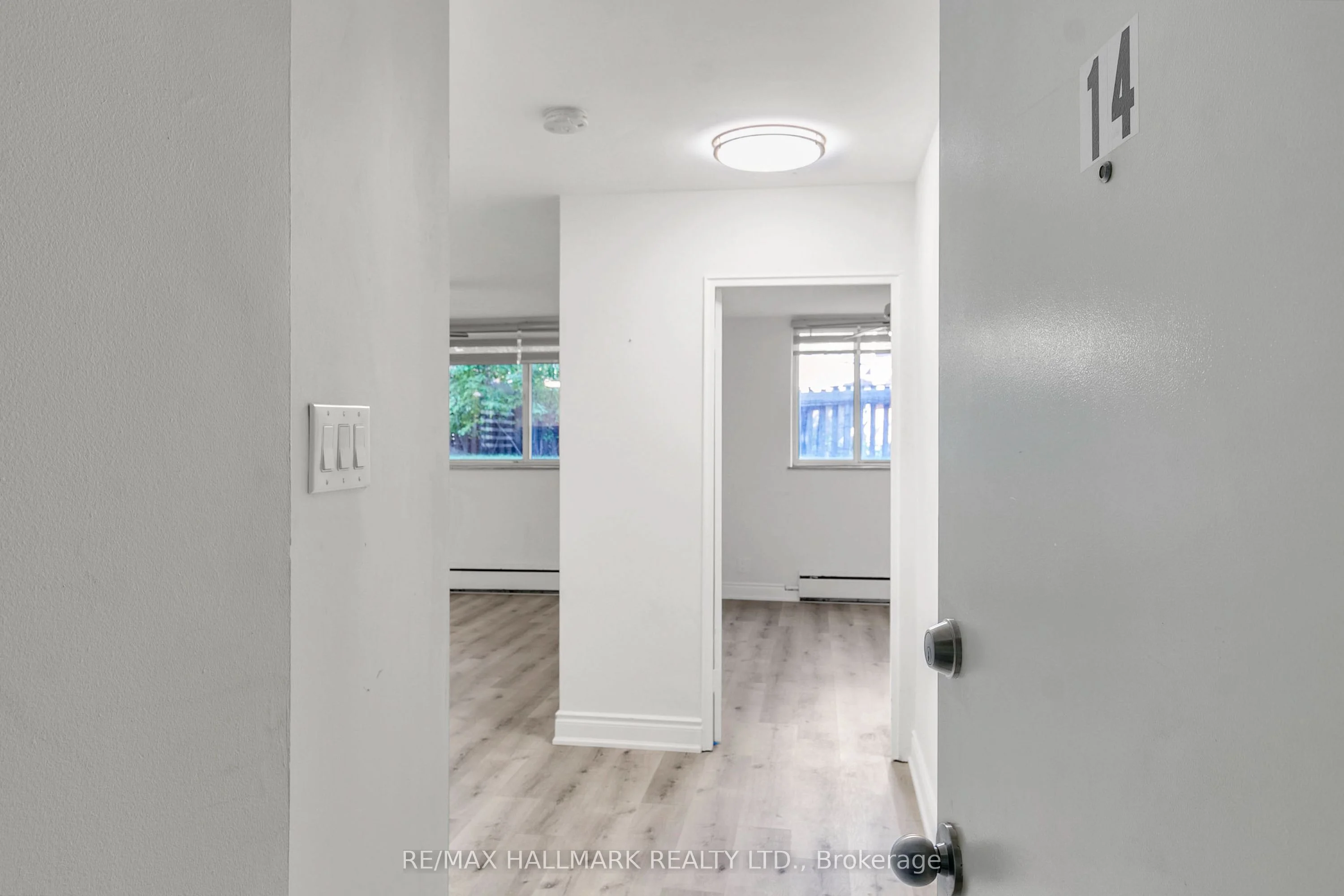 18 Kenrae Road 14, Toronto C11, ON M4G 1Y1