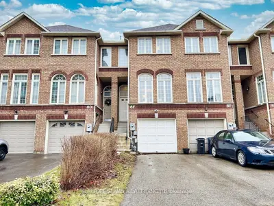 Att/Row/Townhouse in Toronto