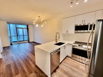 16 Yonge Street 3307, Toronto C01, On M5e 2a1