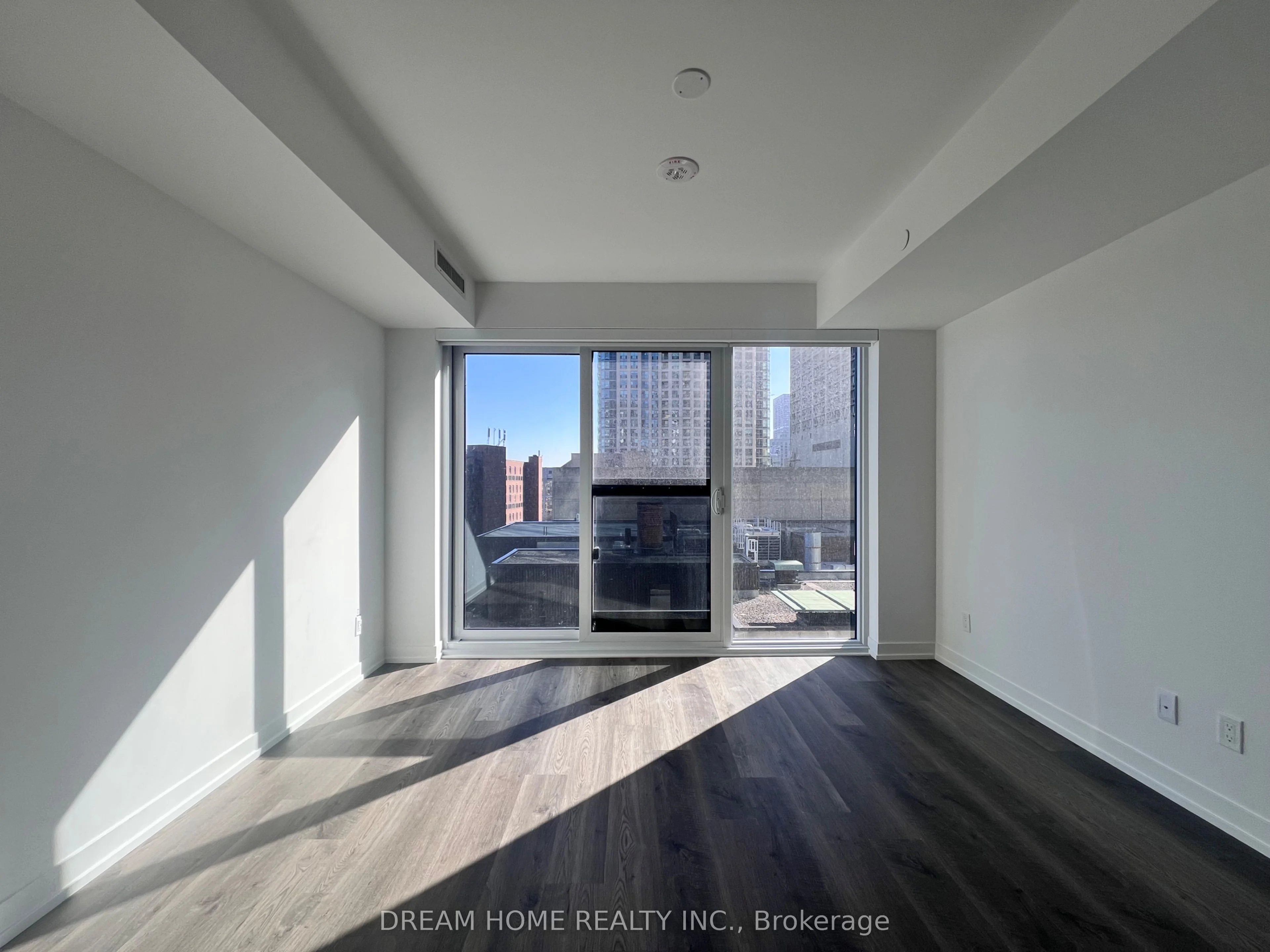 771 Yonge Street 1610, Toronto C02, On M4w 0b8
