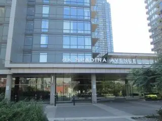 4k Spadina Avenue 1015, Toronto C01, On M5v 3y9