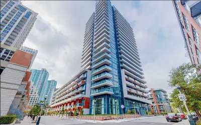 38 Iannuzzi Street 221, Toronto C01, On M5v 0s2
