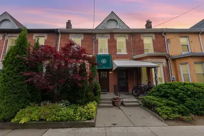 105 Harbord Street 2, Toronto C01, On M5s 1g7